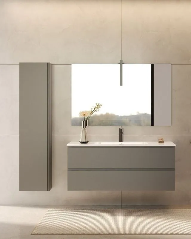 Dettaglio di un moderno arredo da bagno sospeso Behome color grigio opaco con doppio cassetto e una colonna verticale.