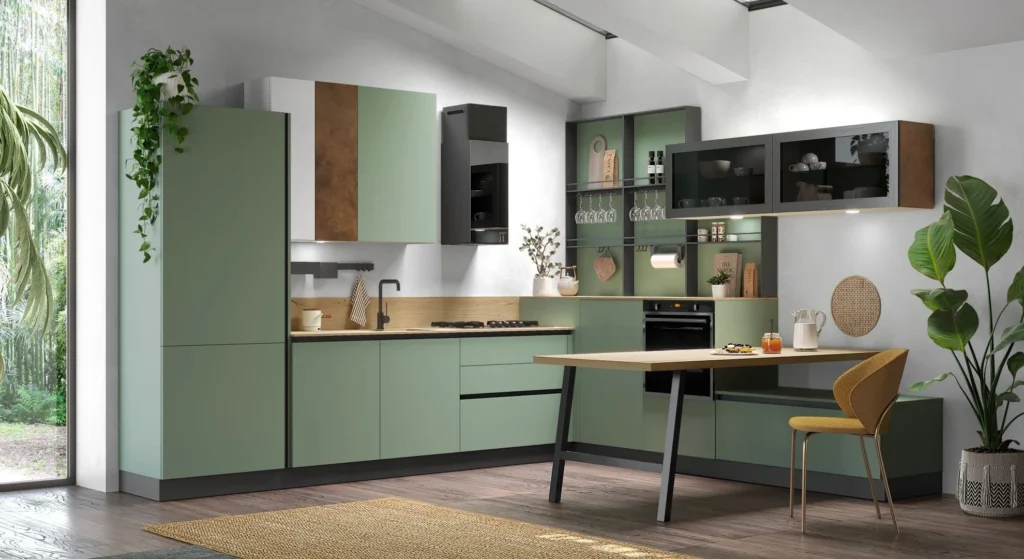 Ampia Cucina Angolare Ines Muschio verde salvia: piano snack in legno, sedia ocra, pensili a vetro.