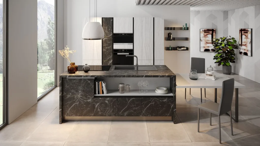 Vista frontale della cucina con isola Libra di BEHOME con marmo scuro, vano a giorno esposto e bancone a sbalzo.