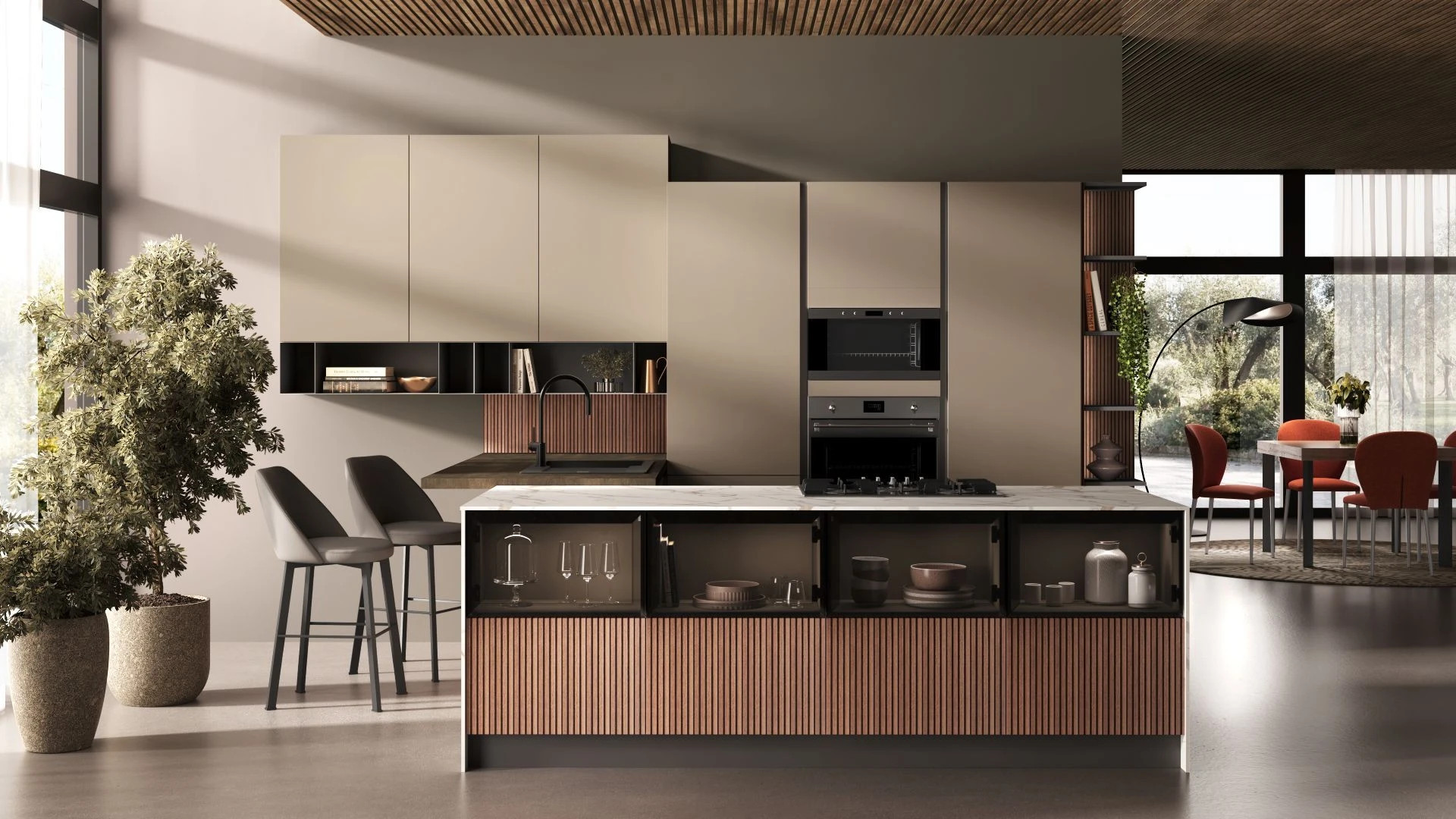 Cucina con penisola Libra Low di BEHOME: mobili beige, dettagli in legno cannettato, vetrinette e due sgabelli.