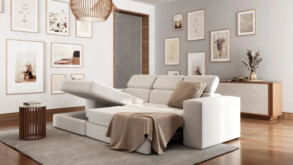 Divano con penisola Eva White di BEHOME in tessuto bianco, mostrato con vano contenitore aperto.