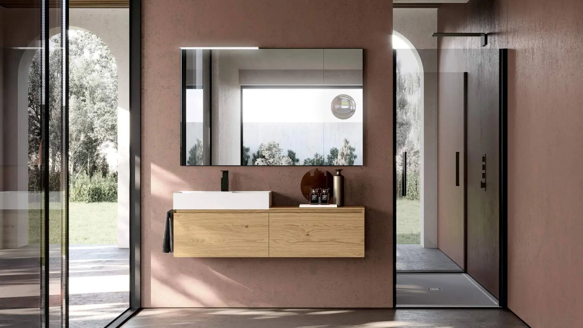 Mobile da bagno sospeso Anita di BEHOME in legno con lavabo integrato e grande specchio rettangolare.