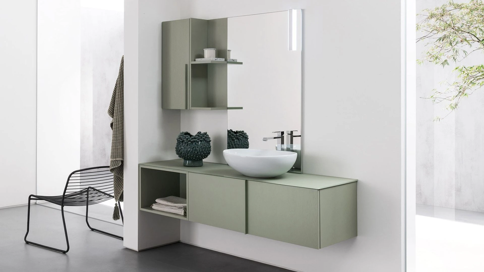 Mobile bagno sospeso Gabriel di BEHOME verde salvia con lavabo a bacinella.